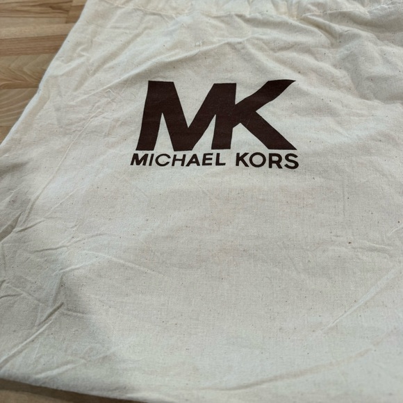 MICHAEL KORS FAUX SNAKE SKIN CLUTCH - Picture 6 of 8